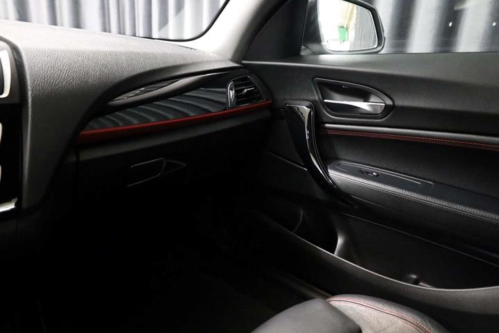 Hvid BMW 220i fra 2015