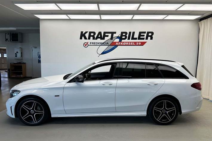 Hvid Mercedes C300 de fra 2021