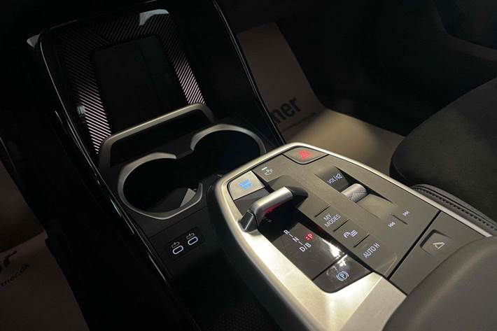 Blå BMW iX1 fra 2024