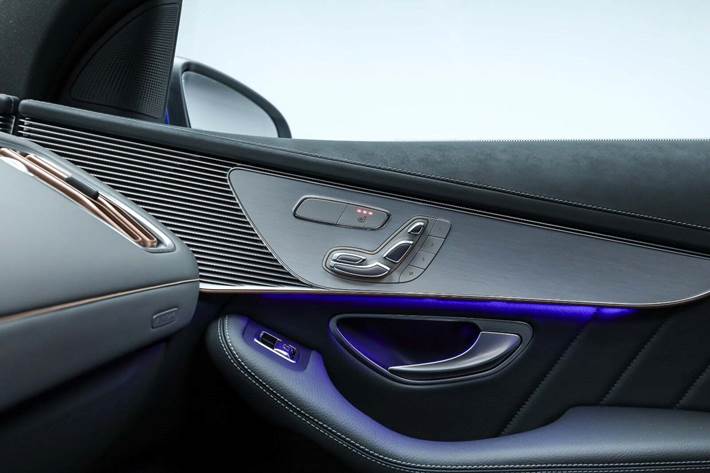 Blå Mercedes EQC400 fra 2023