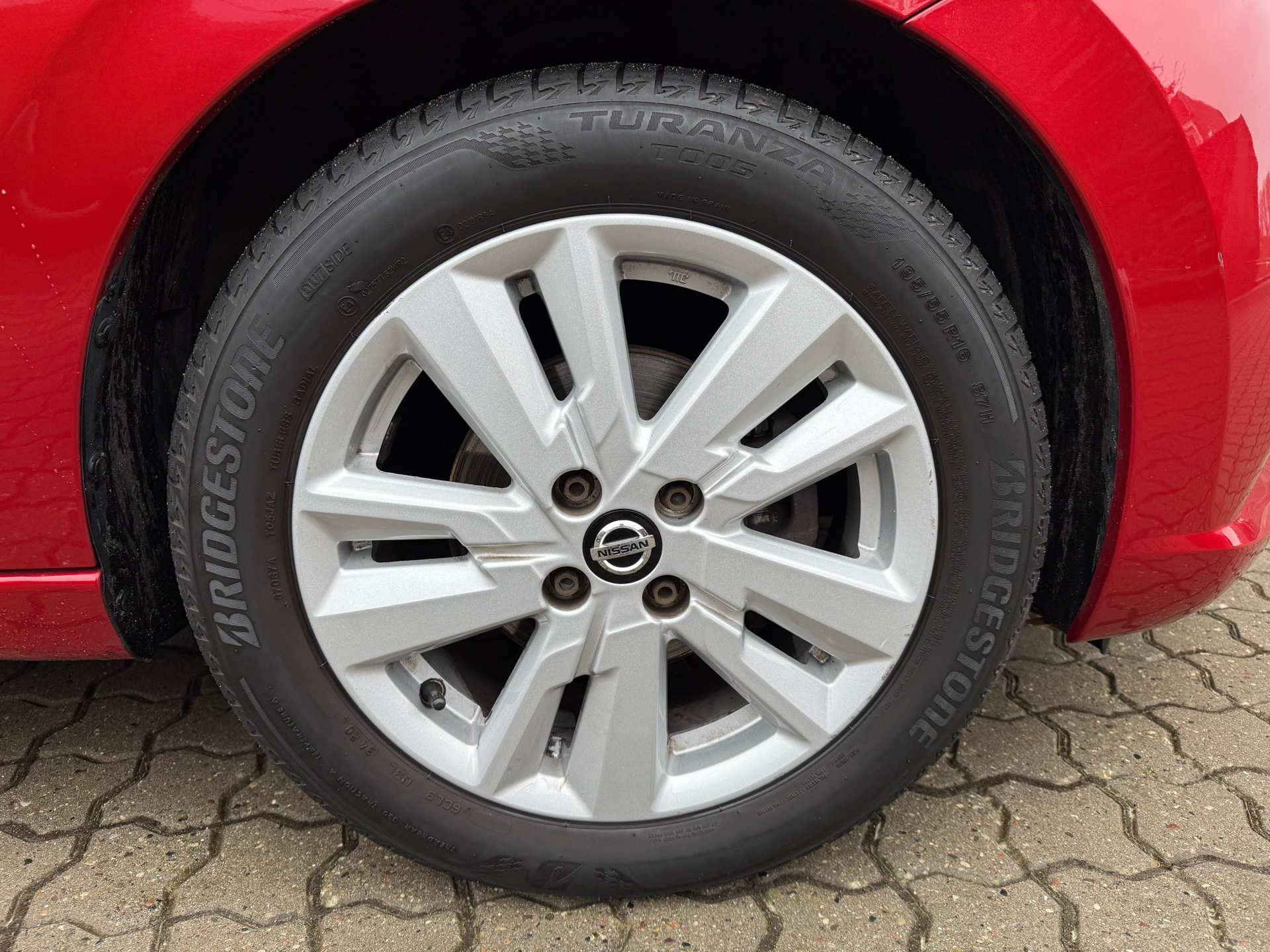 Rød Nissan Micra fra 2021