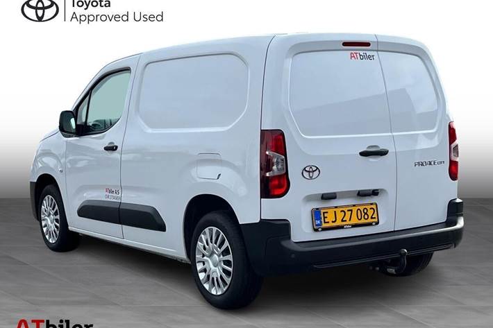 Hvid Toyota ProAce City fra 2025