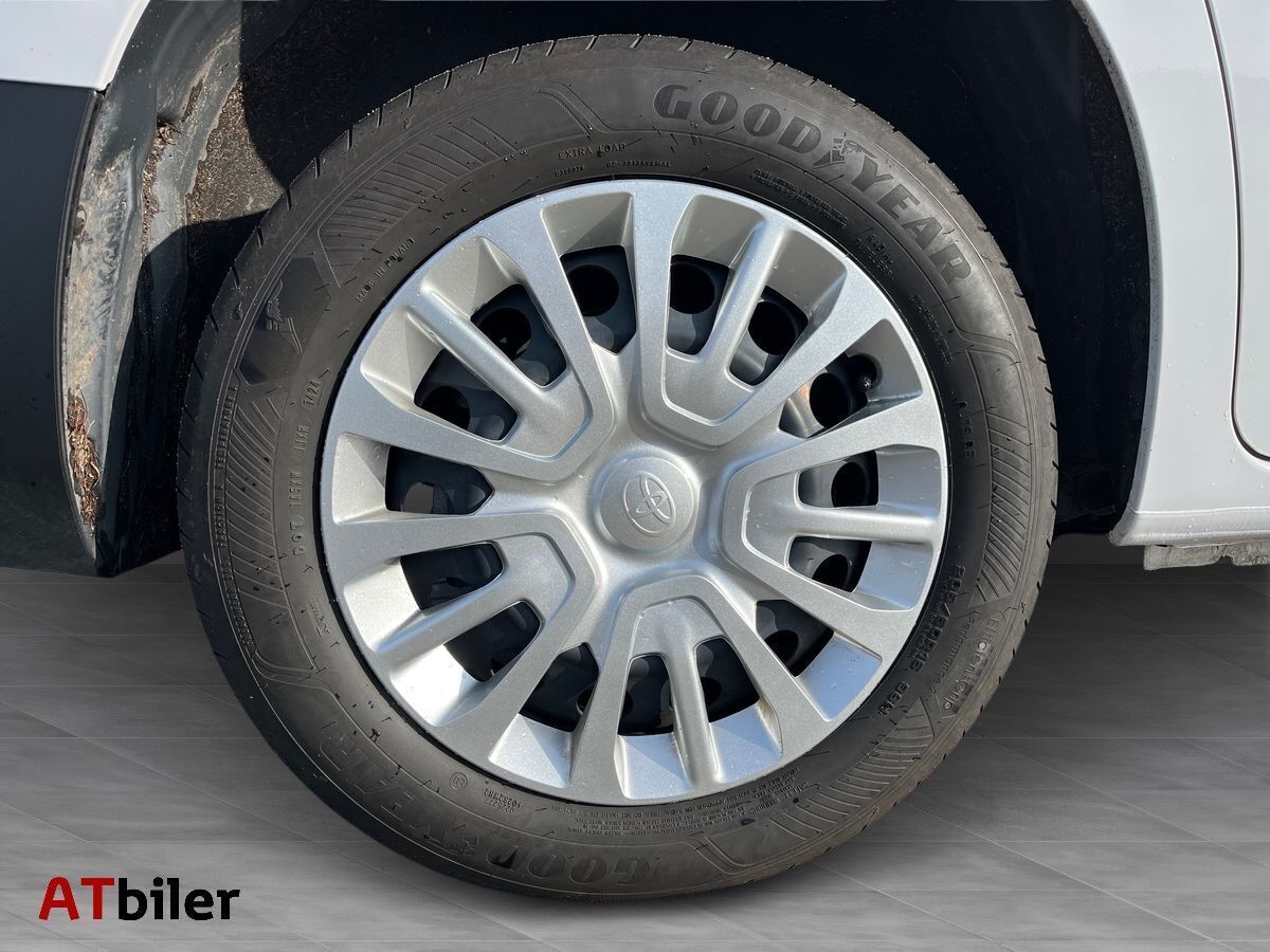 Hvid Toyota ProAce City fra 2025