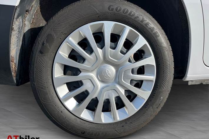 Hvid Toyota ProAce City fra 2025