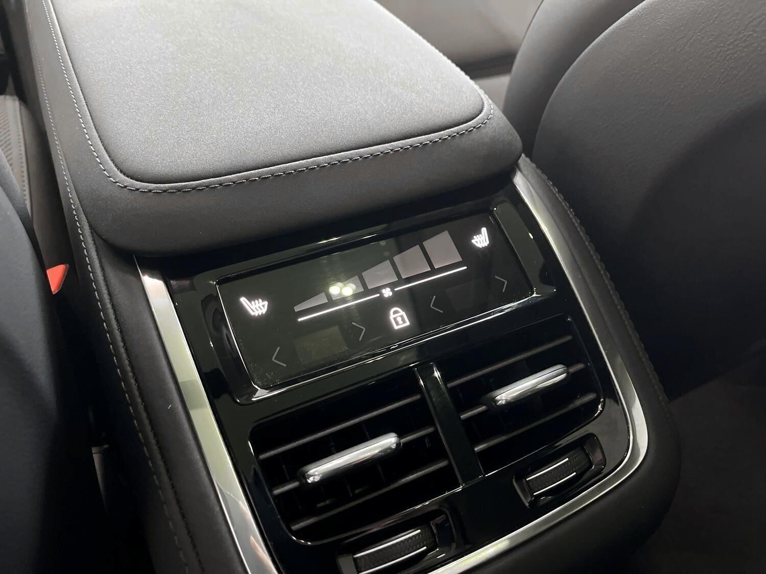 Sort Volvo XC90 fra 2025