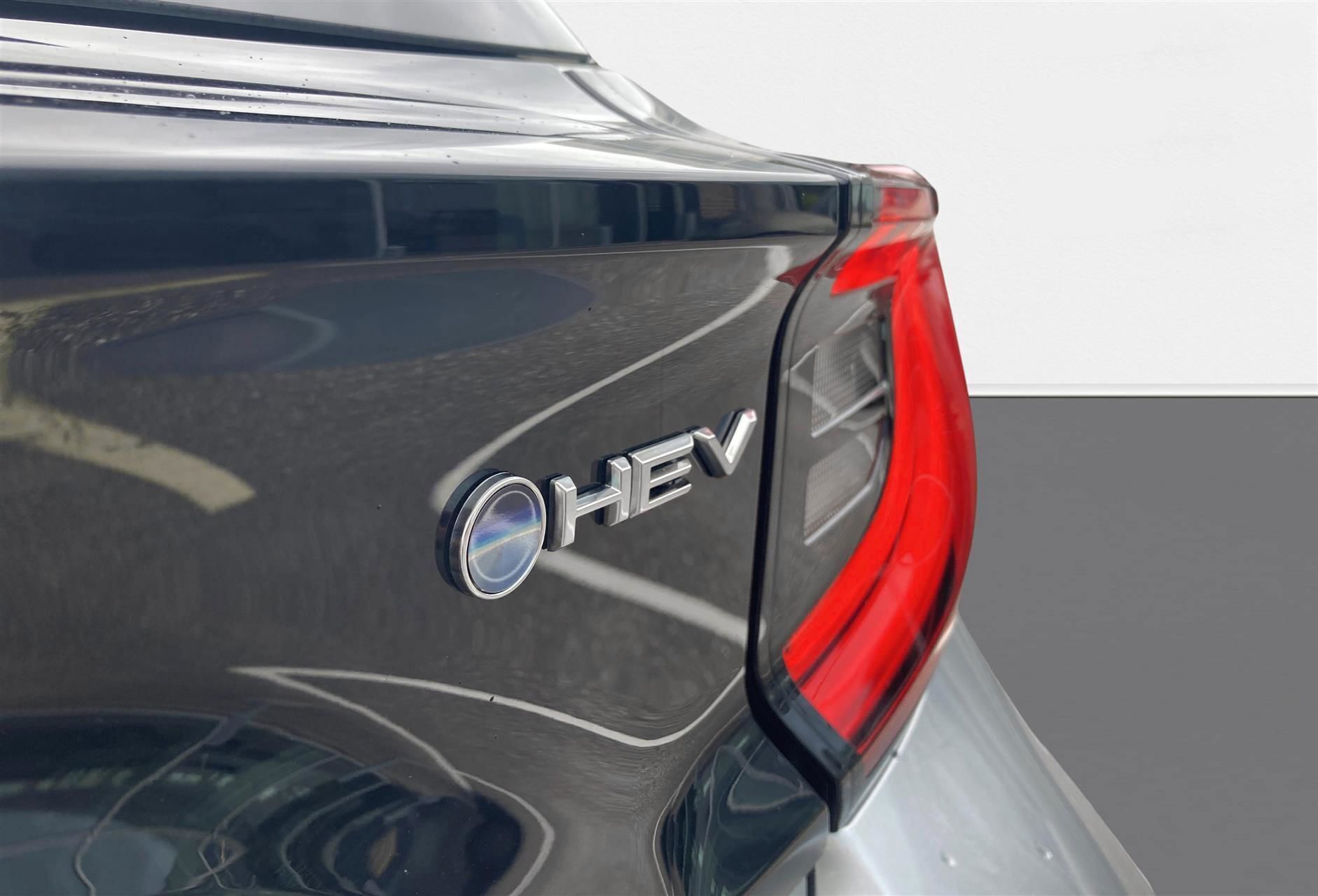 Sølv Toyota Yaris fra 2024