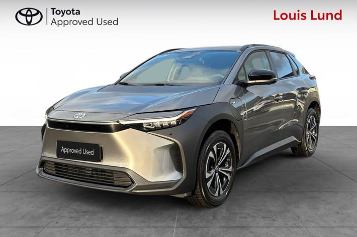 Grå Toyota BZ4X fra 2024 set udefra