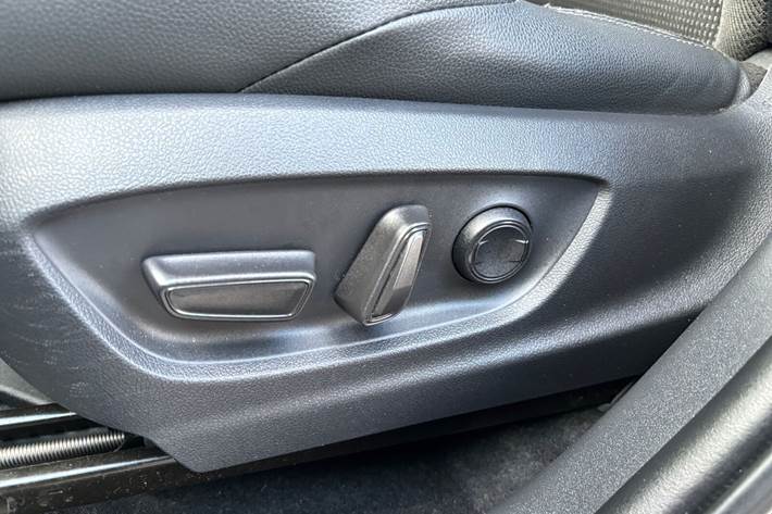 Grå Toyota BZ4X fra 2024