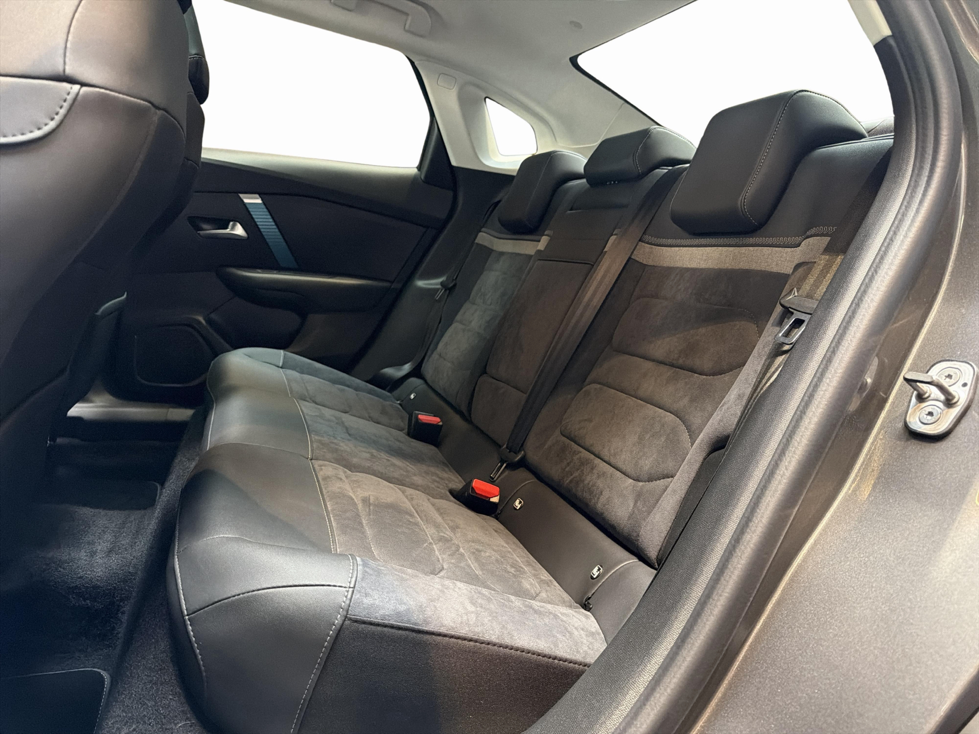 Sort Citroën ë-C4 X fra 2023