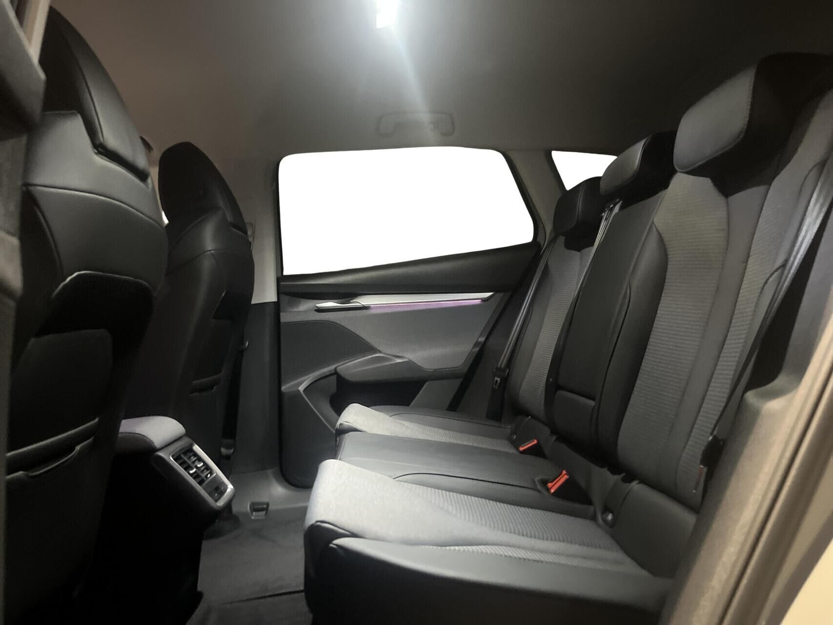 Grå Skoda Enyaq fra 2025