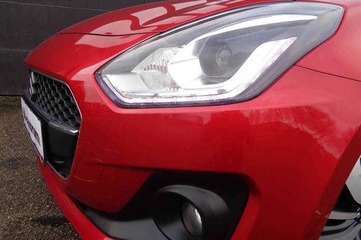 Rød Suzuki Swift fra 2019