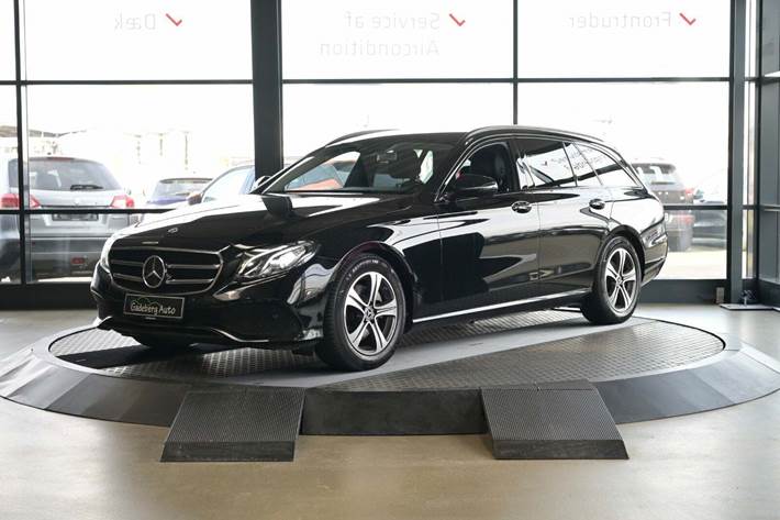 Sort Mercedes E220 d fra 2018