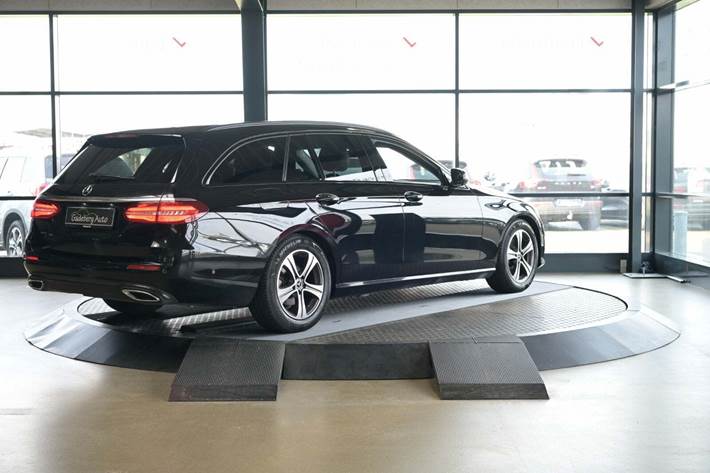 Sort Mercedes E220 d fra 2018