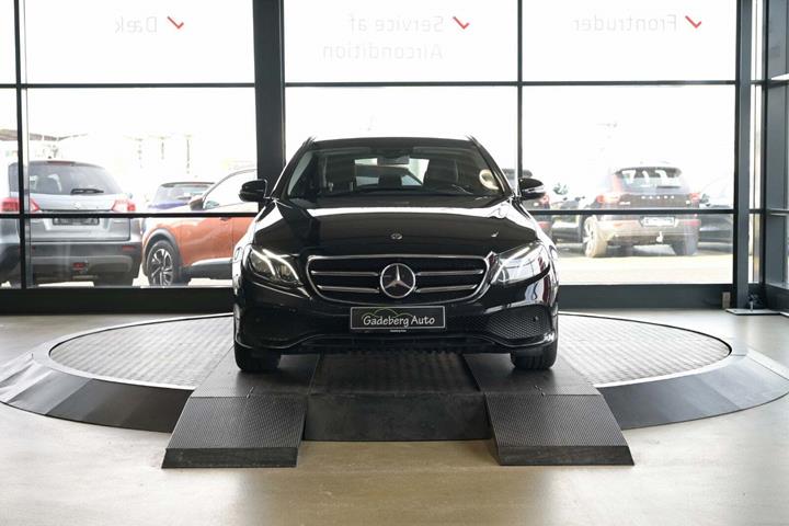Sort Mercedes E220 d fra 2018