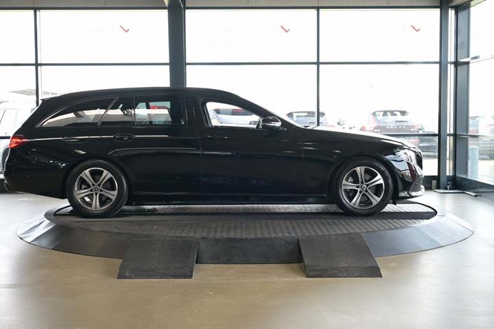 Sort Mercedes E220 d fra 2018