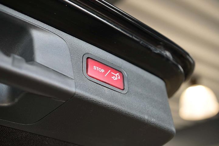 Sort Mercedes E220 d fra 2018