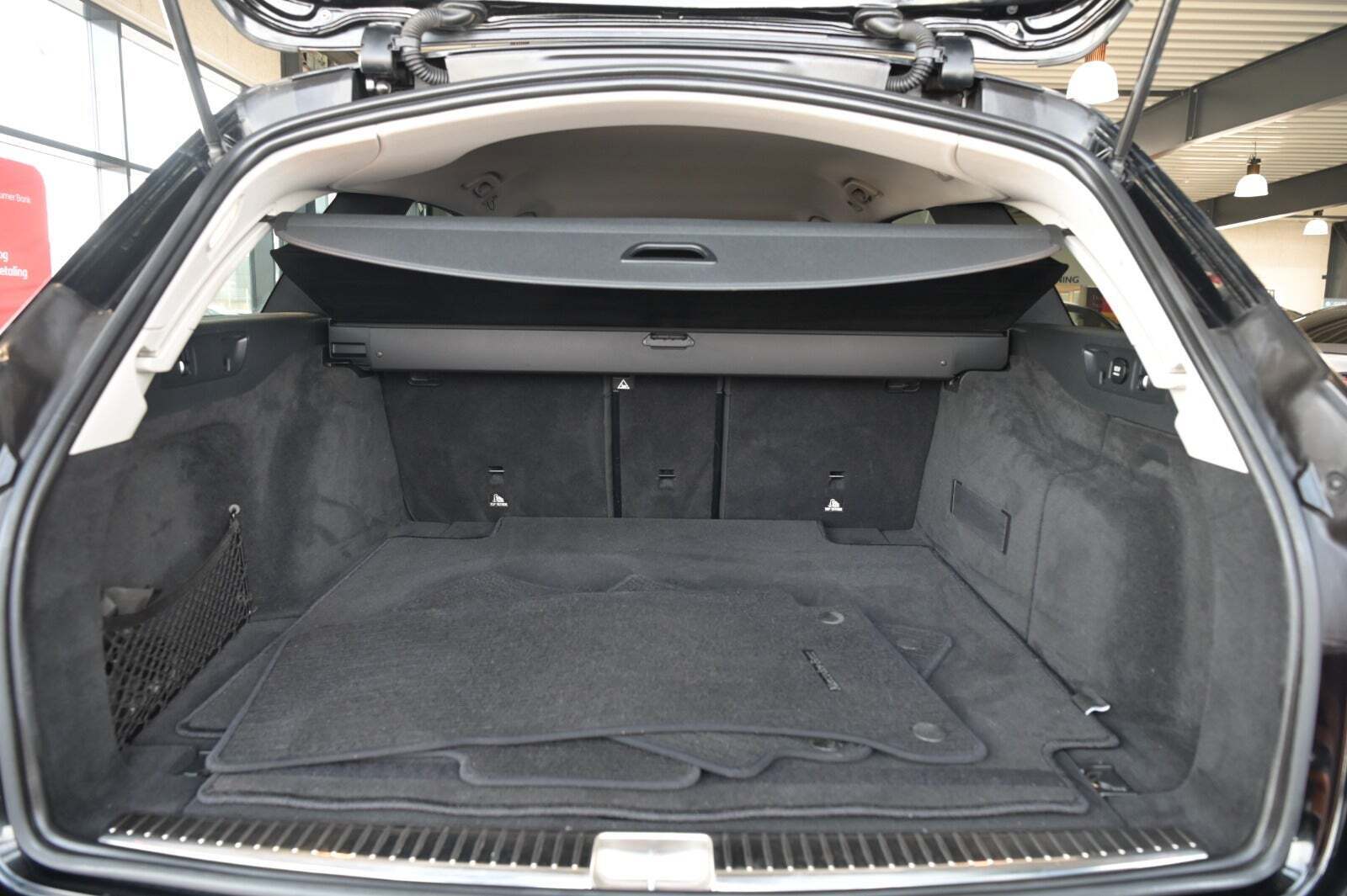 Sort Mercedes E220 d fra 2018