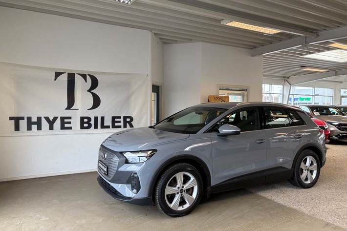 Grå Audi Q4 e-tron fra 2023 set udefra