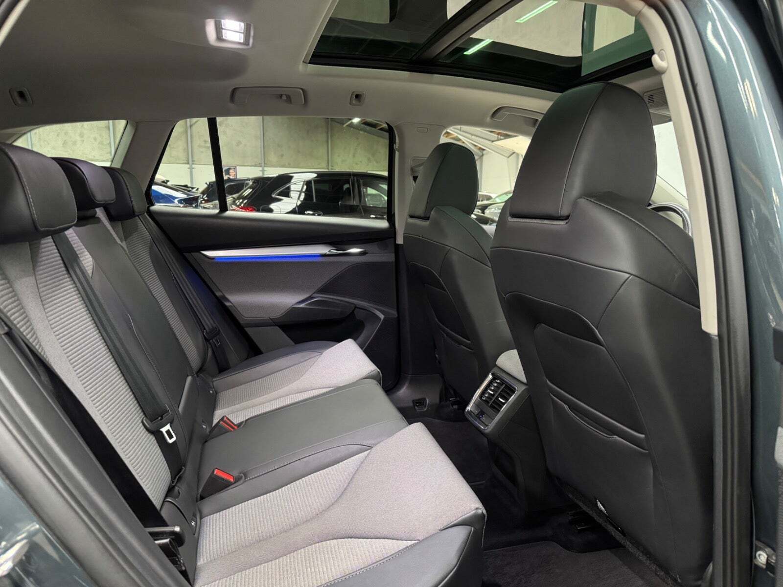 Grå Skoda Enyaq fra 2021