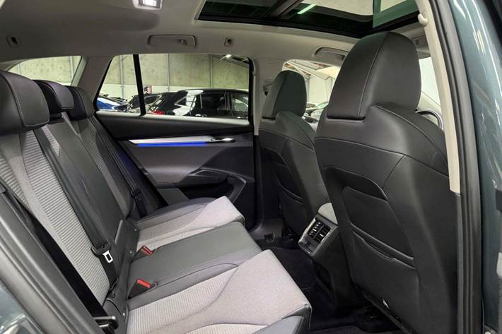 Grå Skoda Enyaq fra 2021