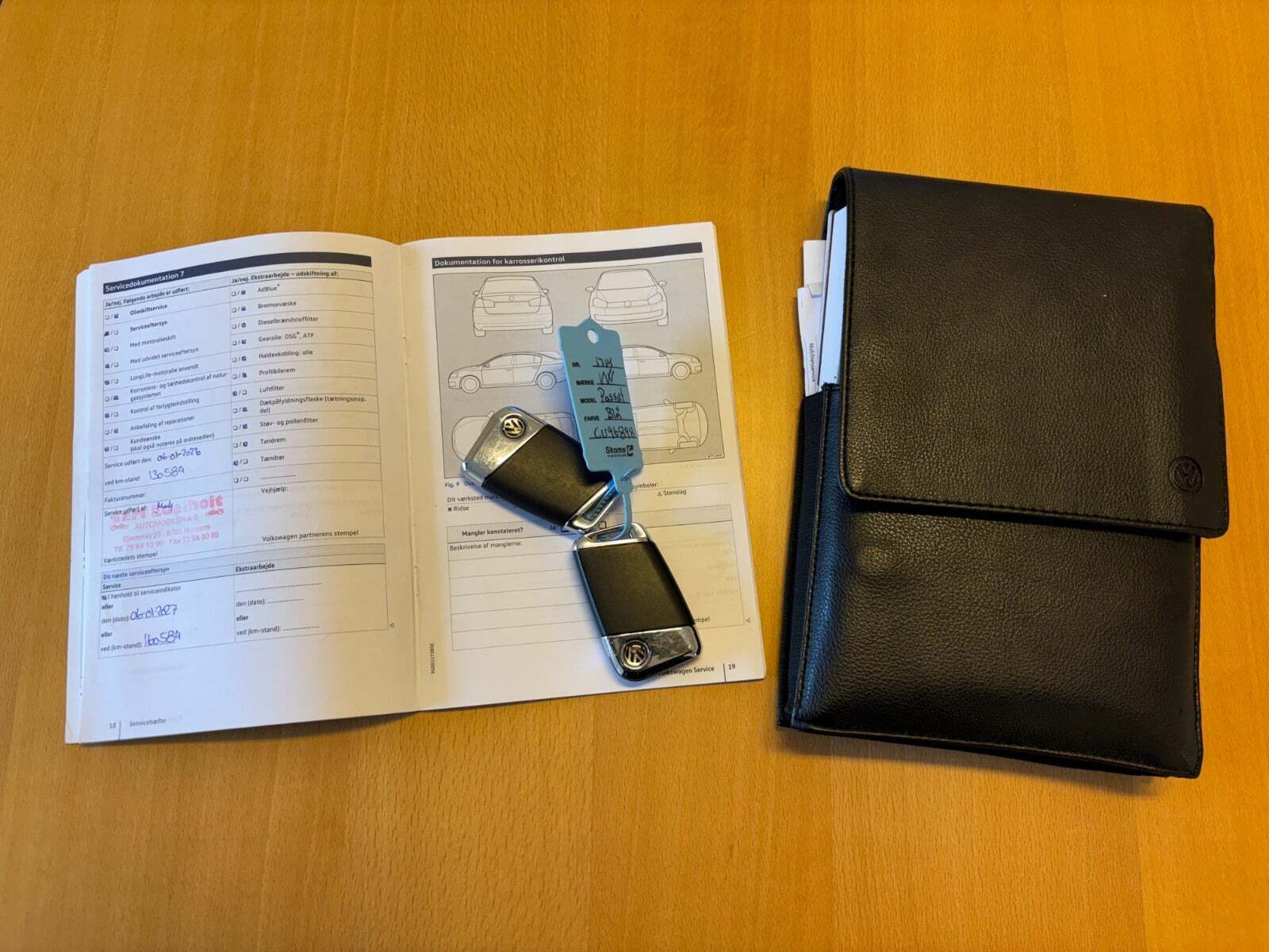 Blå VW Passat fra 2017