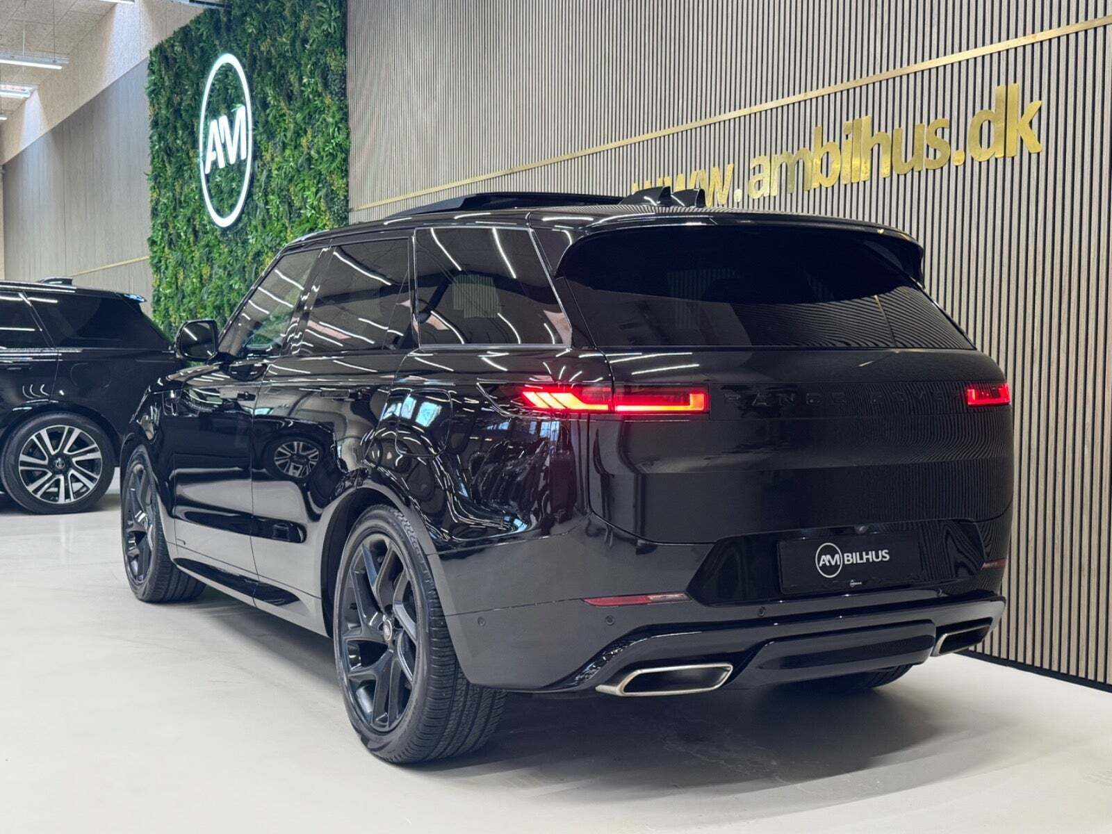 Sort Land Rover Range Rover sport fra 2024