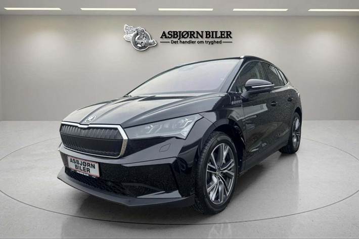 Sort Skoda Enyaq fra 2022 set udefra