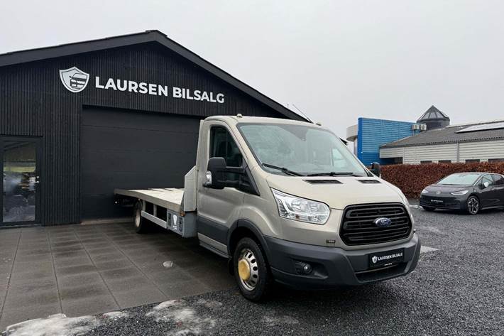 Orange Ford Transit 470 L4 Chassis fra 2018 set udefra