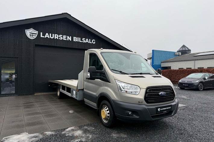 Orange Ford Transit 470 L5 Chassis fra 2018 set udefra