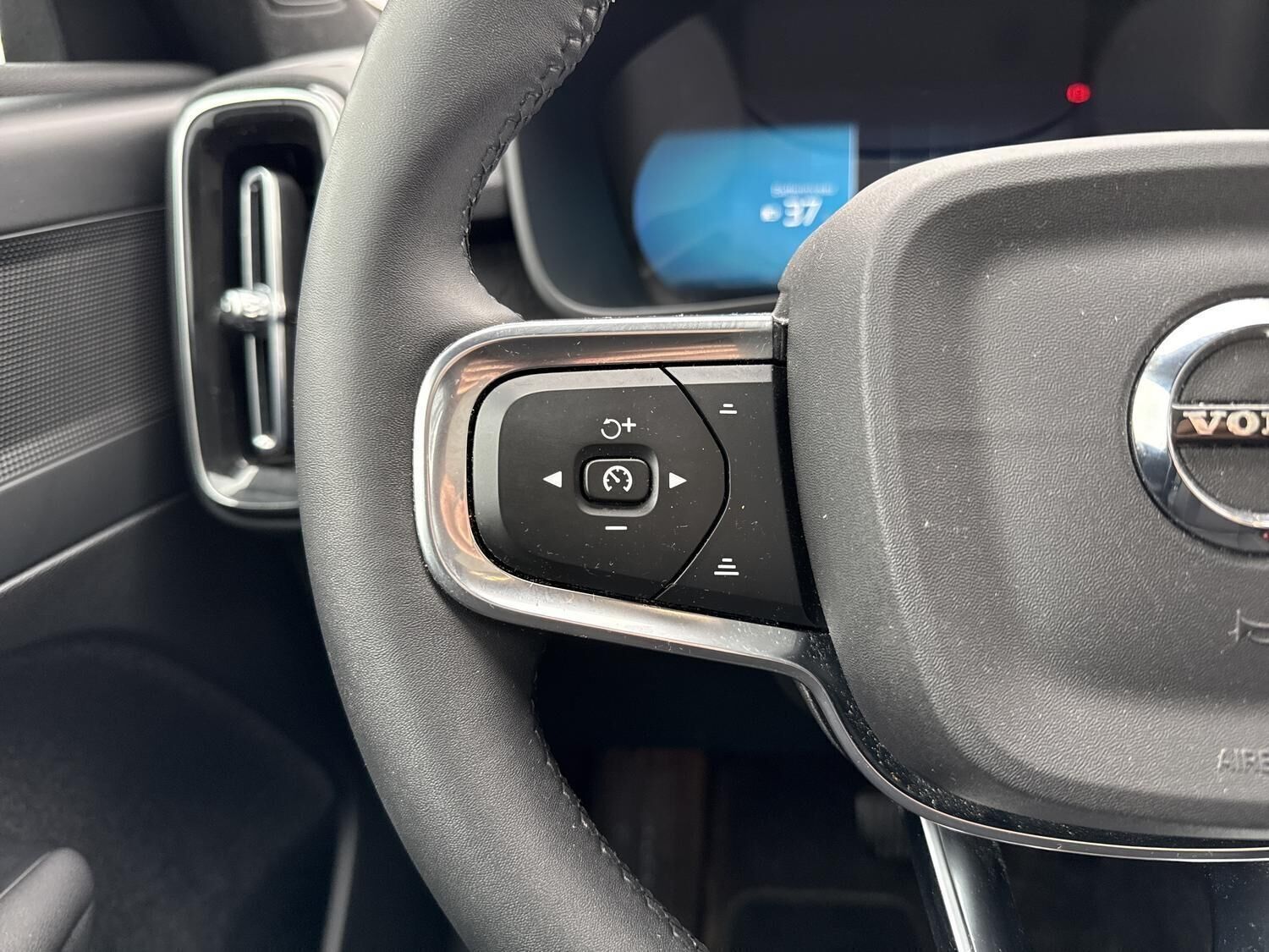 Sort Volvo C40 fra 2023