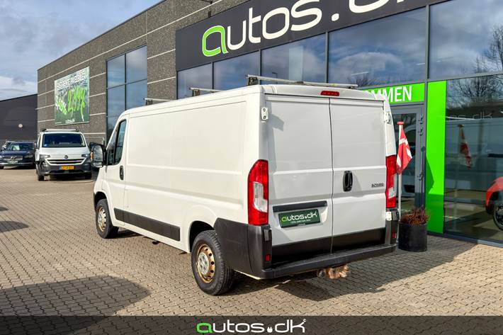 Hvid Peugeot Boxer 330 fra 2018