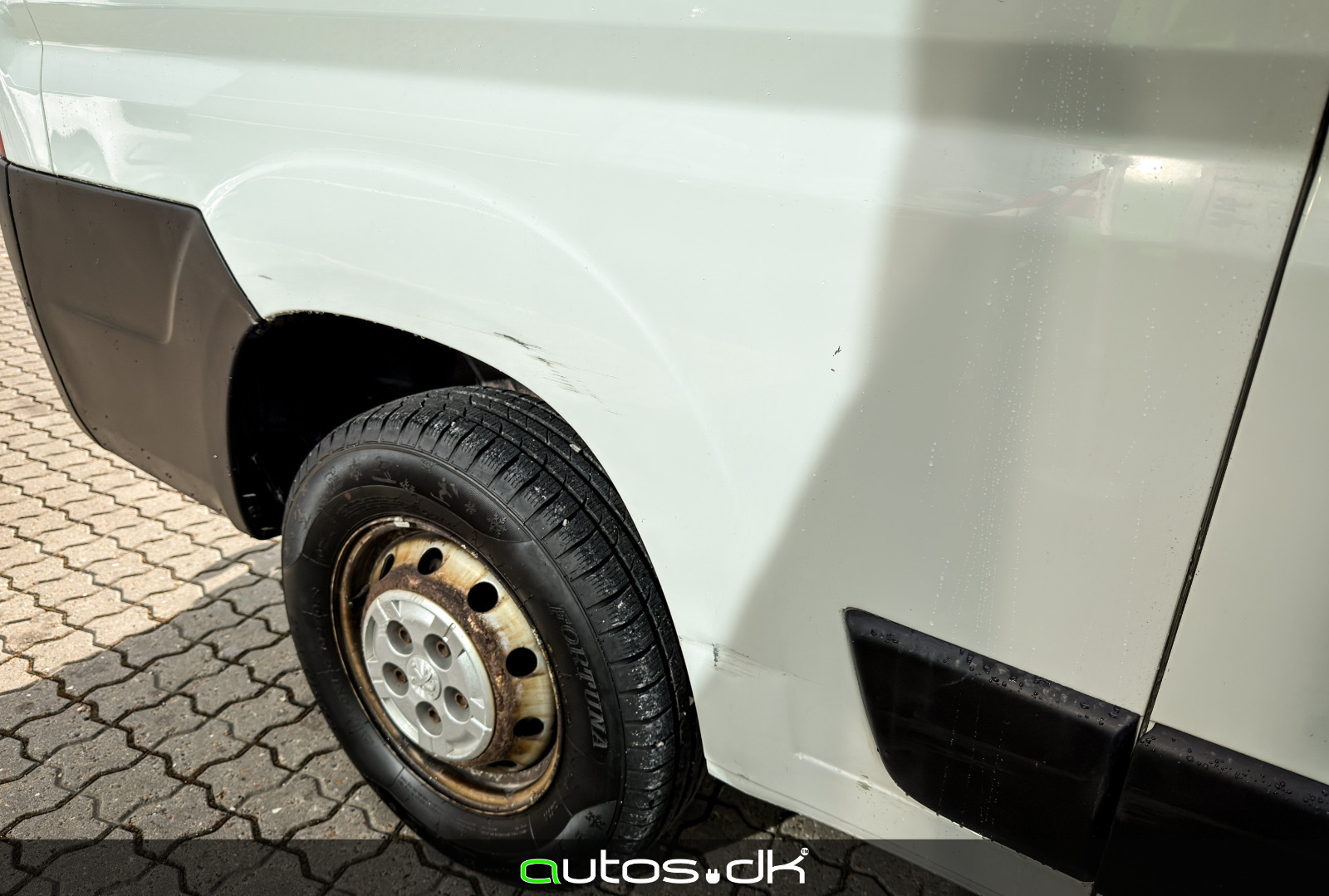 Hvid Peugeot Boxer 330 fra 2018 set udefra