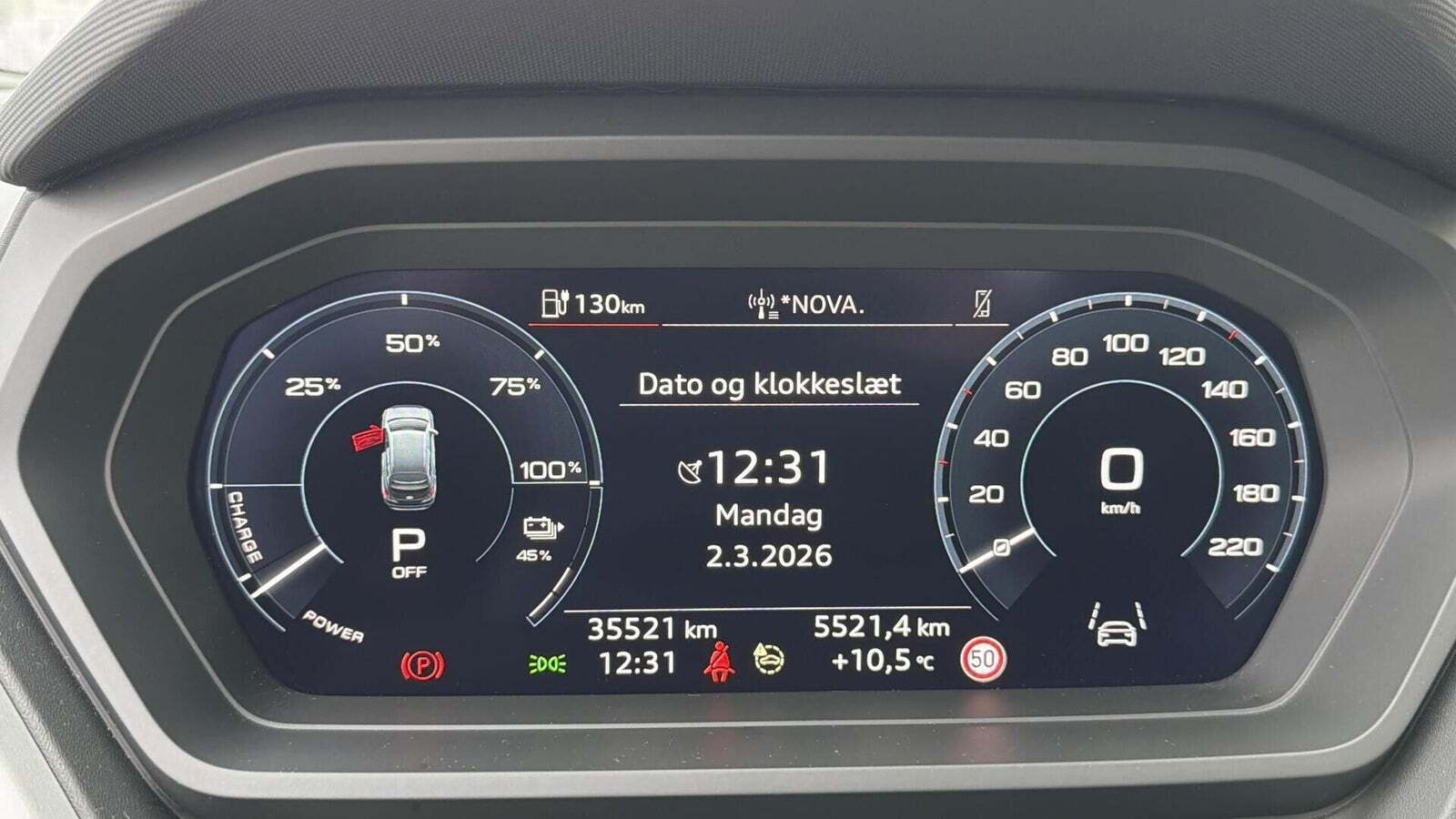 Grå Audi Q4 e-tron fra 2023