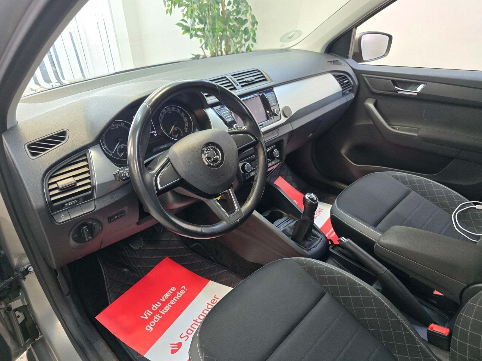Beige Skoda Fabia fra 2019