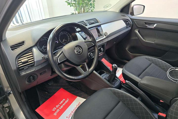 Beige Skoda Fabia fra 2019