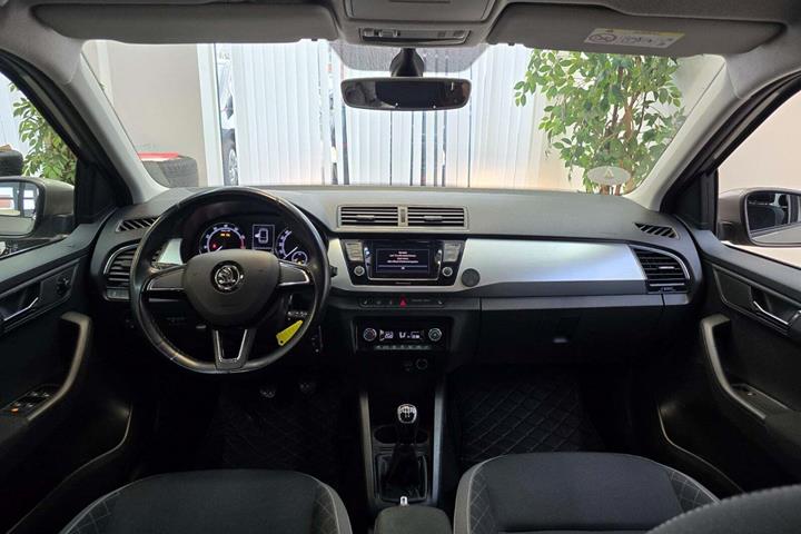 Beige Skoda Fabia fra 2019