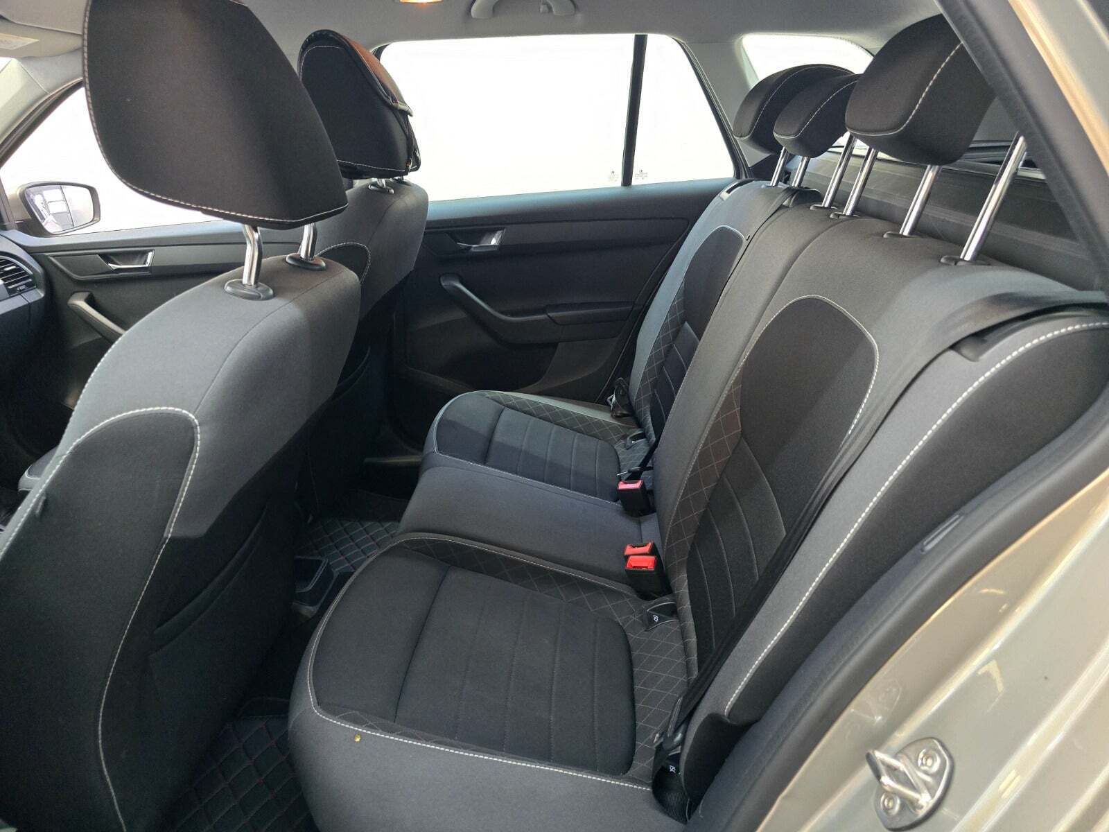 Beige Skoda Fabia fra 2019
