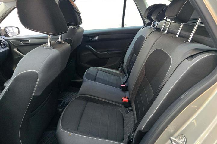 Beige Skoda Fabia fra 2019