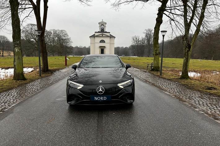 Sort Mercedes EQE350+ fra 2022