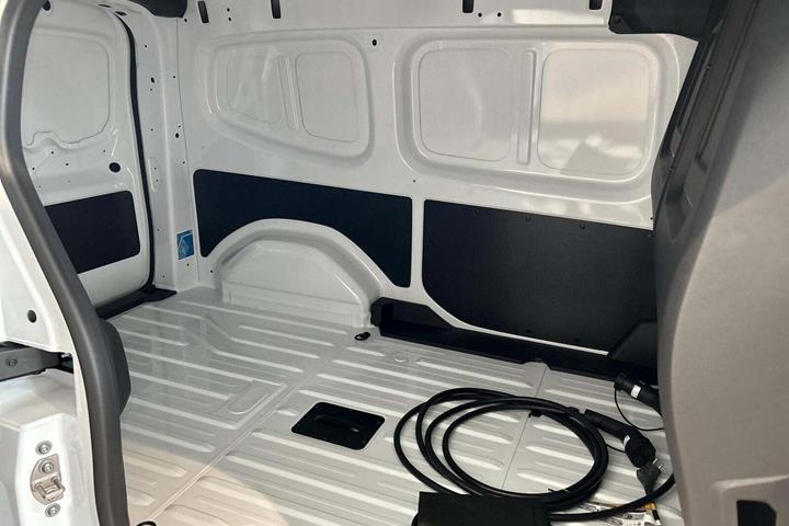 Hvid Renault Kangoo fra 2025