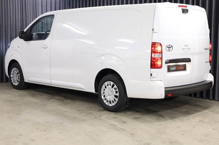 Hvid Toyota ProAce fra 2025