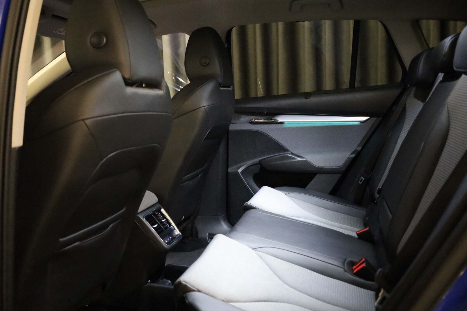 Blå Skoda Enyaq fra 2022