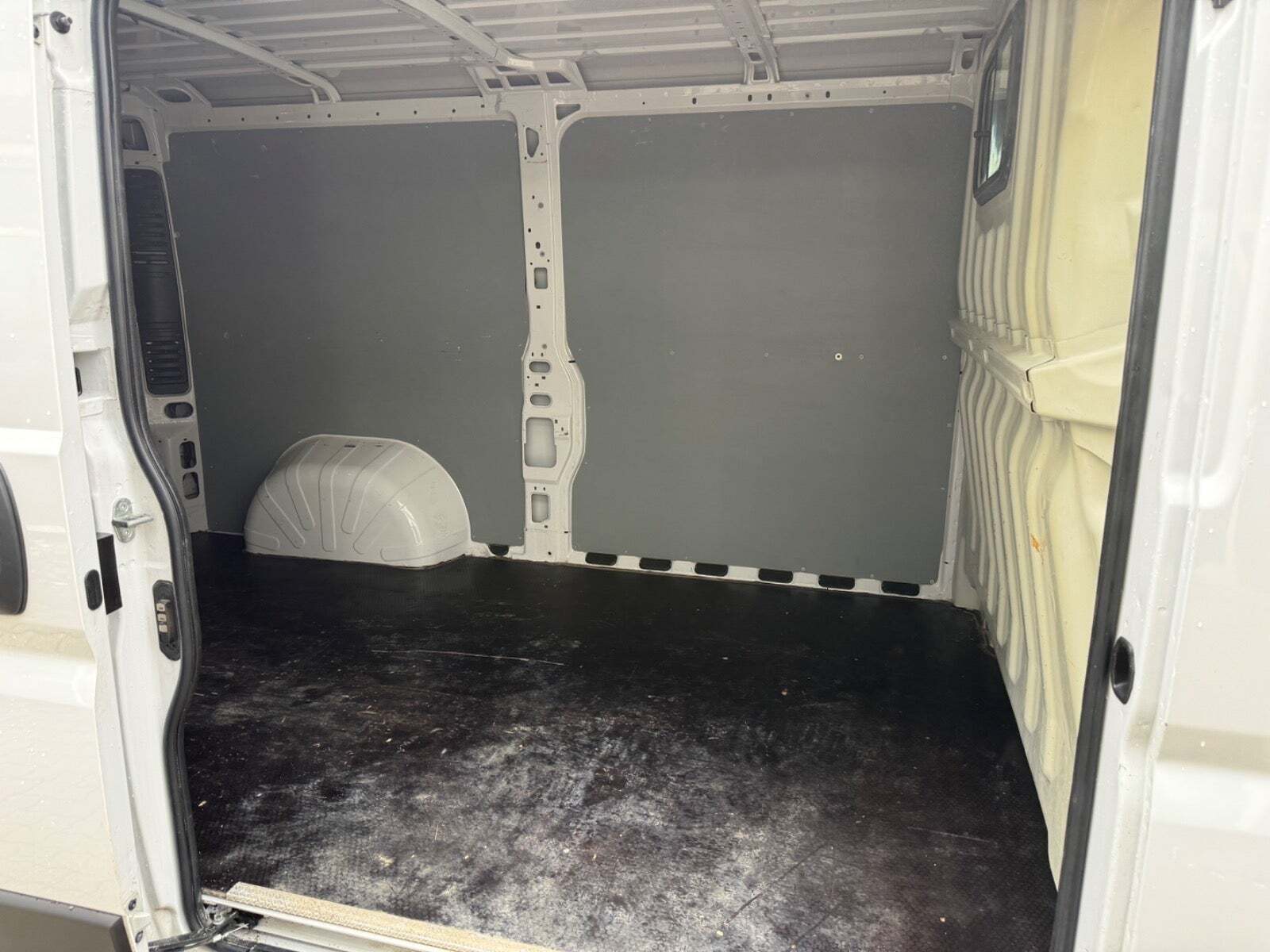 Peugeot Boxer 330 2,2 BlueHDi 140 L2H1 Premium