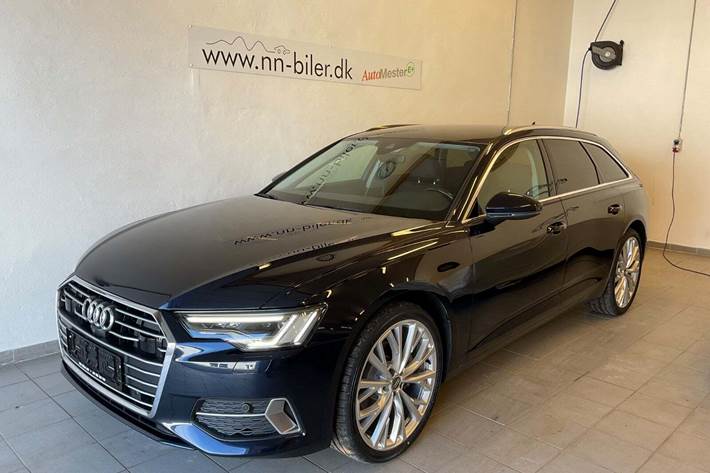 Blå Audi A6 fra 2021 set udefra