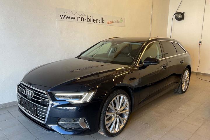 Blå Audi A6 fra 2021 set udefra