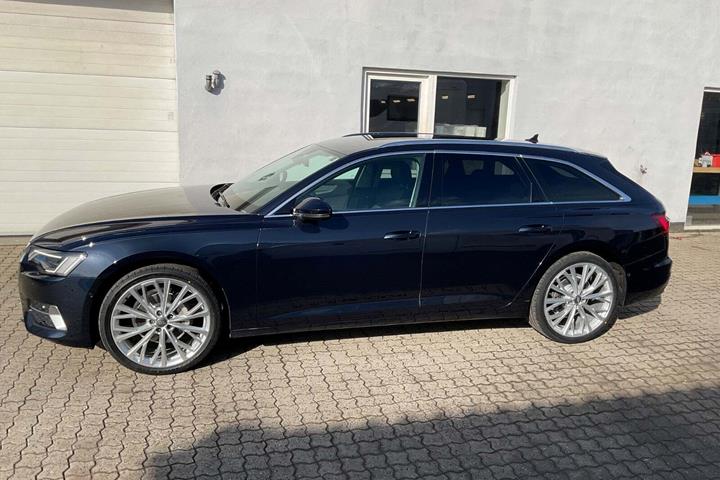 Blå Audi A6 fra 2021