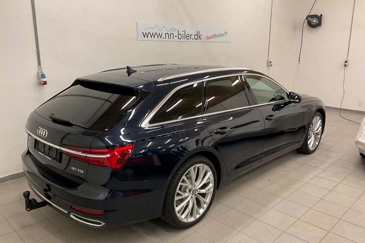Blå Audi A6 fra 2021