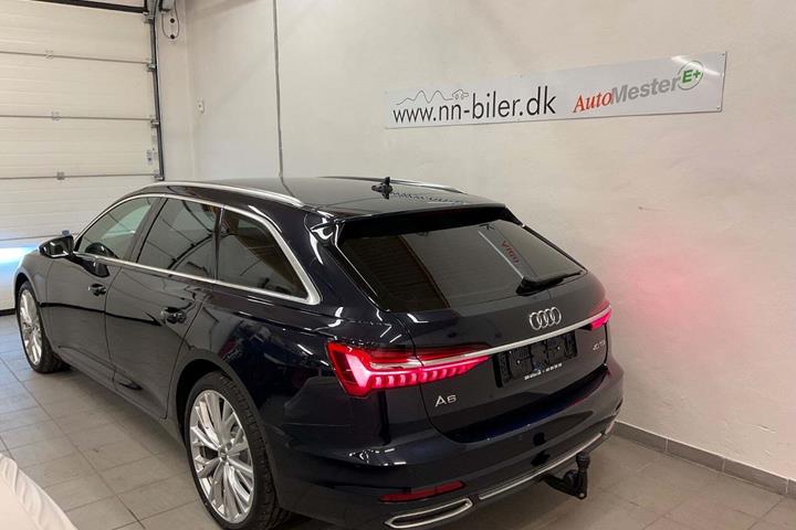 Blå Audi A6 fra 2021