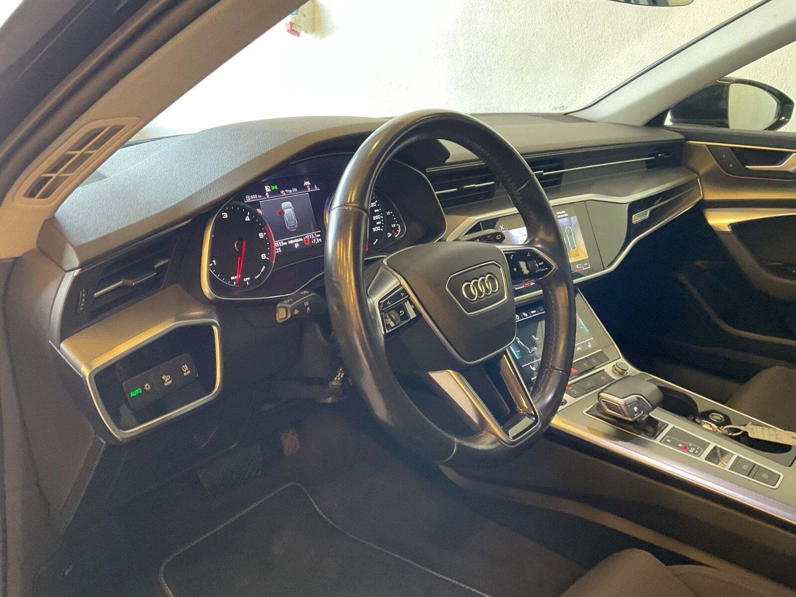 Blå Audi A6 fra 2021