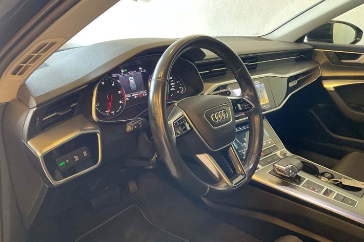 Blå Audi A6 fra 2021